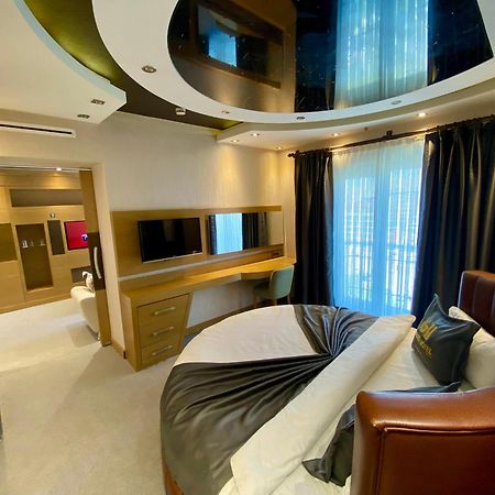 Grand Hotel Van Luaran gambar