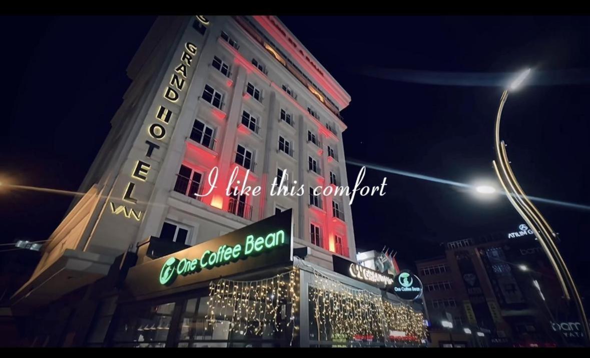 Grand Hotel Van Luaran gambar