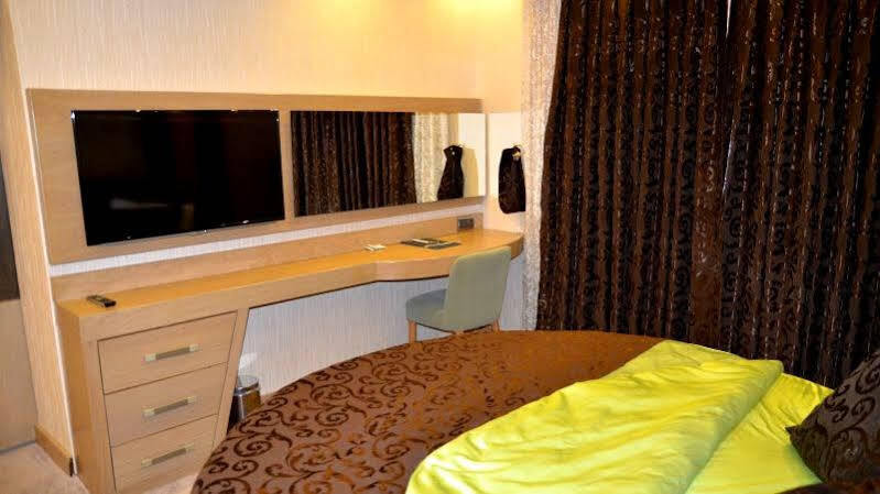 Grand Hotel Van Luaran gambar