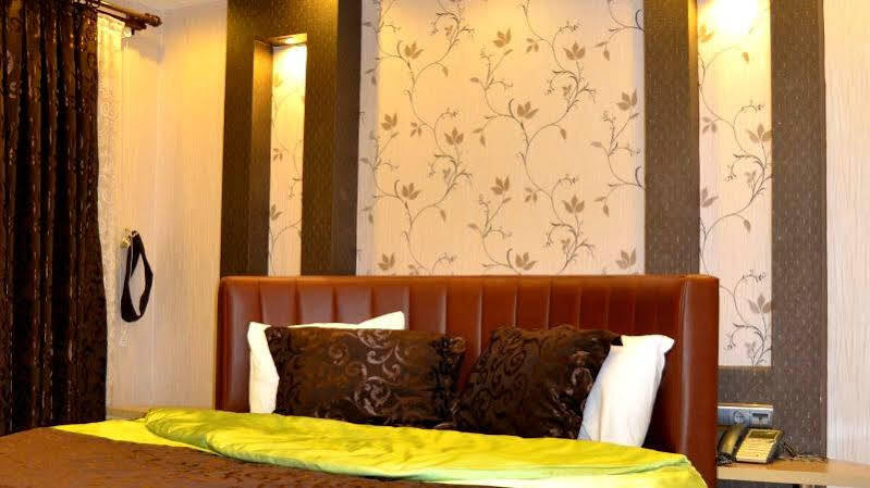 Grand Hotel Van Luaran gambar